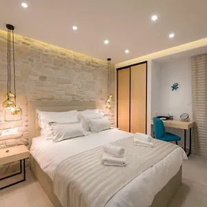 Apartment Lyra