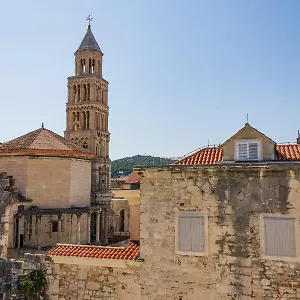  Apartment Palace View